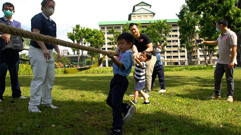 Precious Interaction Time Created through Parent-child Bonding Class